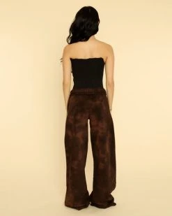 BOYS LIE Wonderful Day To Dump Them Sweatpants 6 BOYS LIE Wonderful Day To Dump Them Sweatpants -boy‘s lie Sales Store boys lie dump him sweats model back 480x