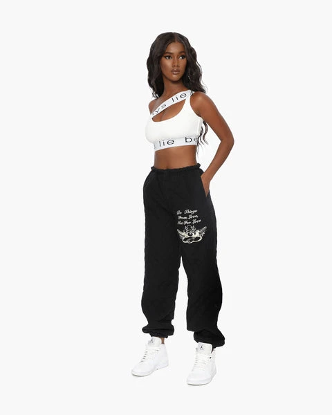 For Love Quilt Pants BOYS LIE For Love Quilt Pants -boy‘s lie Sales Store boys lie quilted sweatpants black model posed